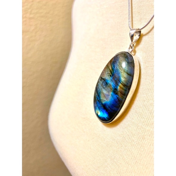 π Beautiful shimmering Labradorite necklace - Picture 2 of 10